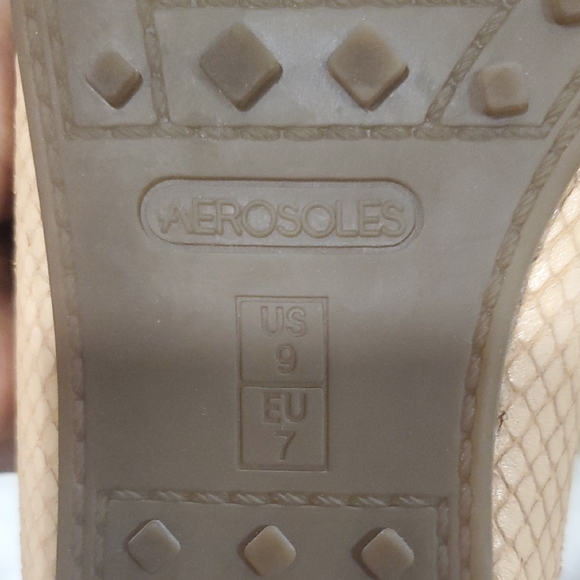 AEROSOLES Beige Textured Moccasins for Women - Picture 8 of 10